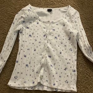 Long sleeve with floral designs